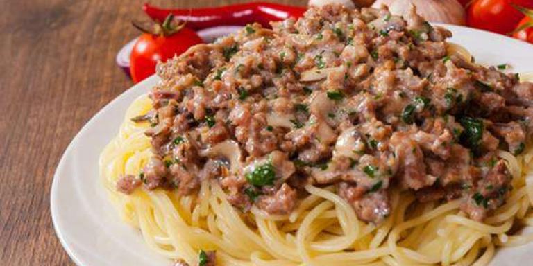 Спагетти с фаршем и томатной пастой — рецепт с фото от maggi.ru