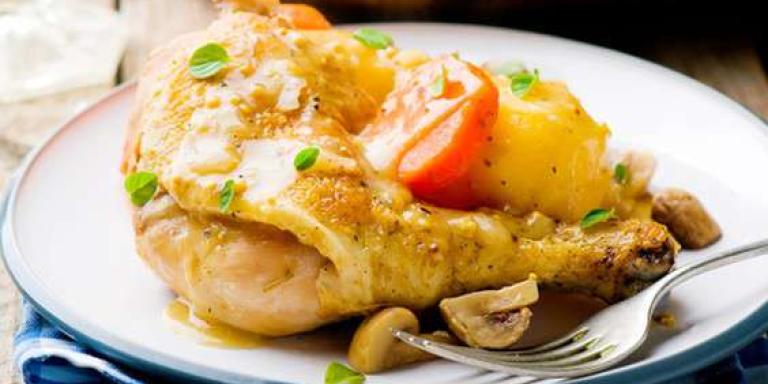 Ароматная курица с картофелем и грибами в банке — рецепт с фото