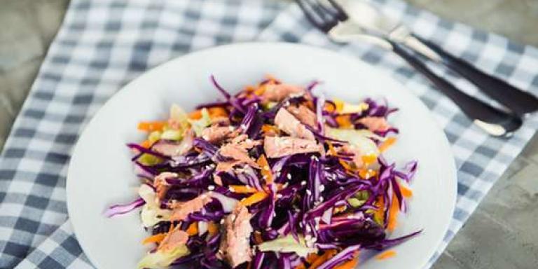 Салат с тунцом и краснокочанной капустой — рецепт с фото от Maggi.ru