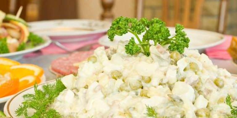 Салат "оливье" с кальмарами - рецепт приготовления с фото от Maggi.ru