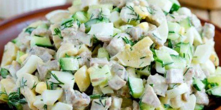 Салат с курицей грибами и маринованными огурцами - рецепт приготовления с фото от Maggi.ru