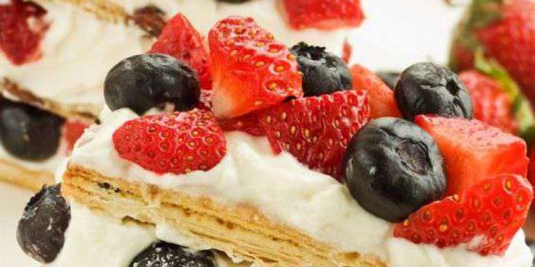 Воздушный торт Мильфей с ягодами, подробный рецепт с фото