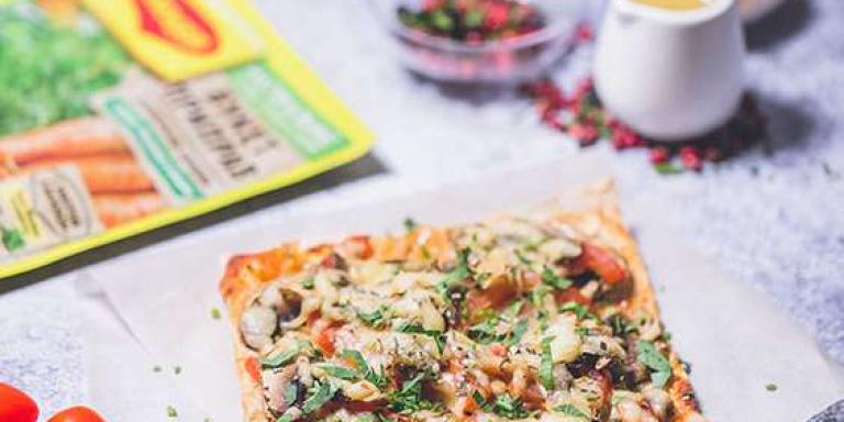 Тонкая пицца на лаваше с грибами и помидорами, подробное приготовление с фото