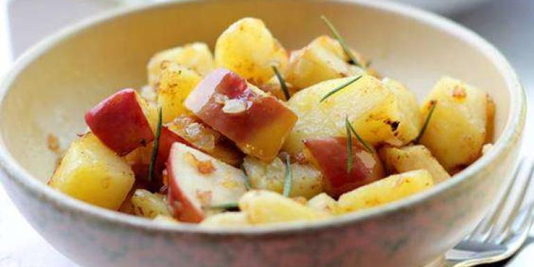 Тушеный картофель с яблоками - рецепт приготовления с фото от Maggi.ru