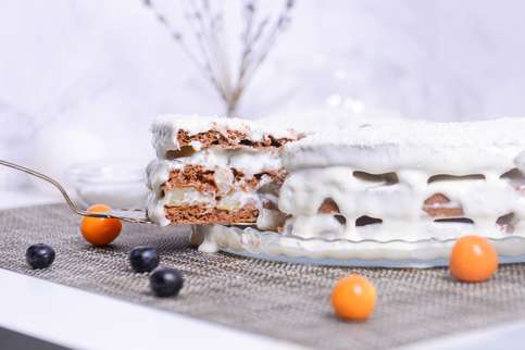 Украсьте кокосовой стружкой и десерт готов. Украсьте кокосовой стружкой и десерт готов.