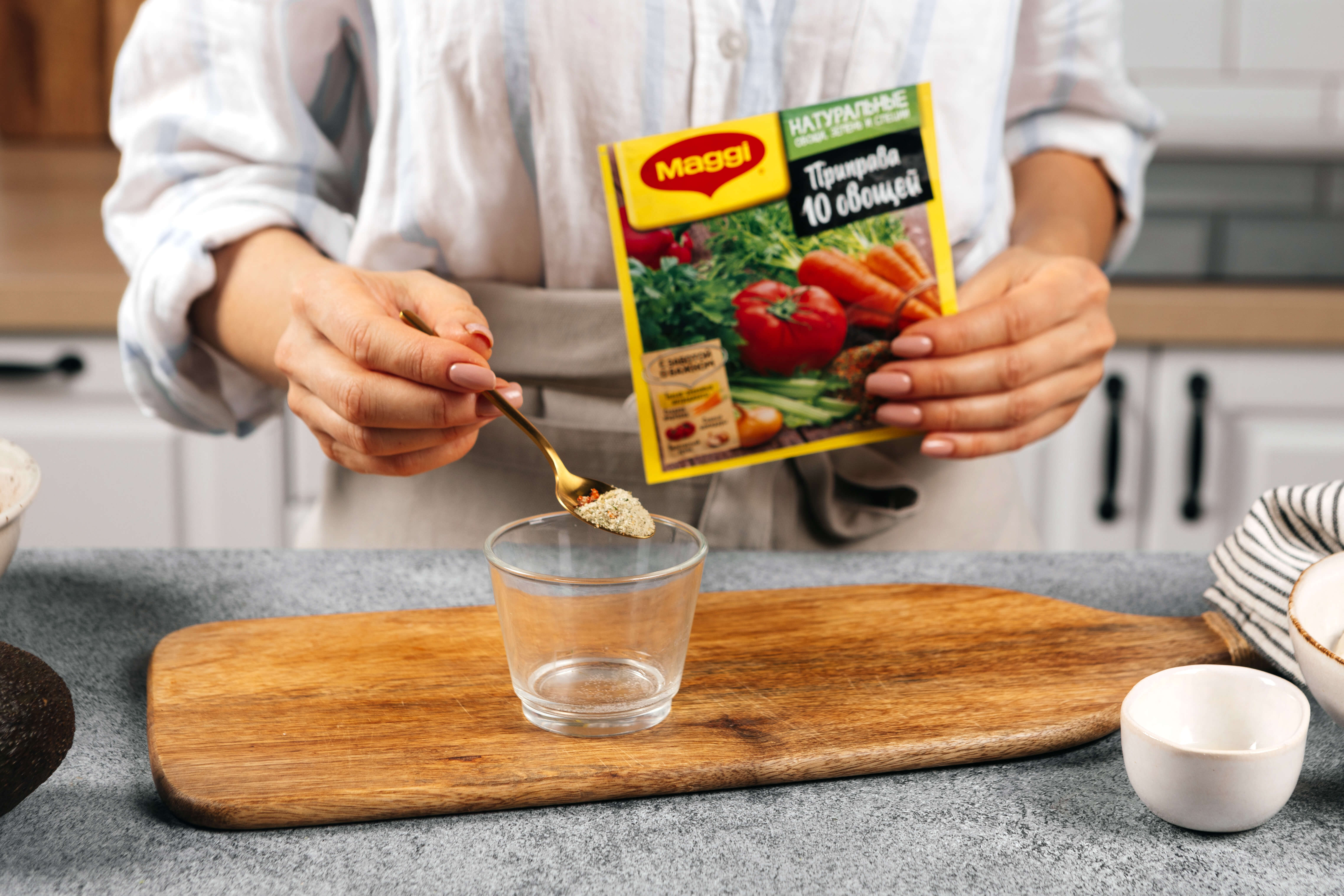 В отдельной небольшой емкости соединить MAGGI® Приправу 10 овощей с горячей водой, оставить на 3 минуты. В отдельной небольшой емкости соединить MAGGI® Приправу 10 овощей с горячей водой, оставить на 3 минуты.