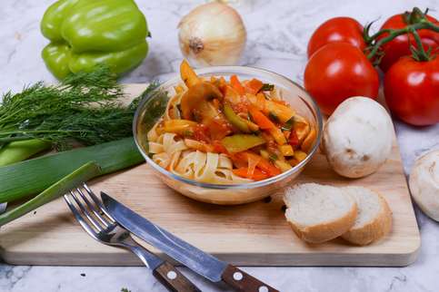 По вкусу украсьте блюдо зеленью. По вкусу украсьте блюдо зеленью.
