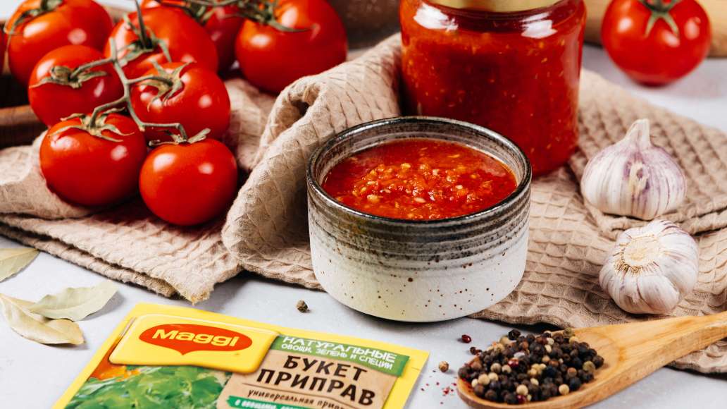 Консервированная аджика из помидоров и чеснока с молотым чили - рецепт приготовления с фото от Maggi.ru