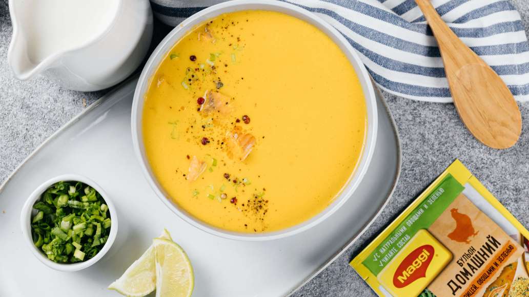 Сливочный суп из кабачков и моркови с красной рыбой - рецепт от Магги