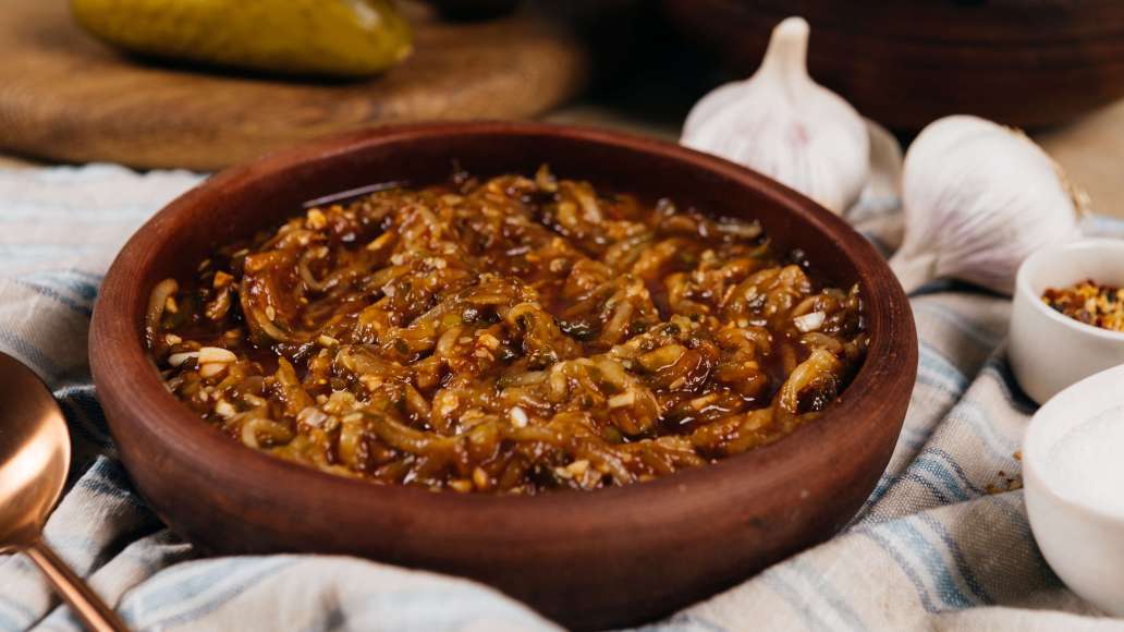 Аджика из соленых огурцов с чесноком и томатной пастой - рецепт с фото
