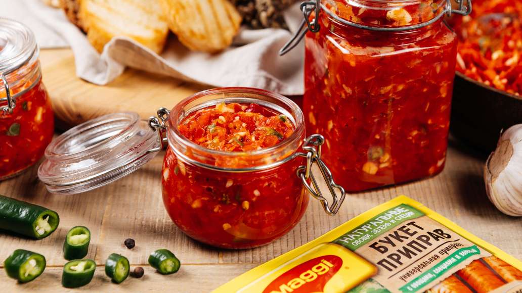 Острая аджика из перца и чеснока без варки - рецепт с фото от Магги
