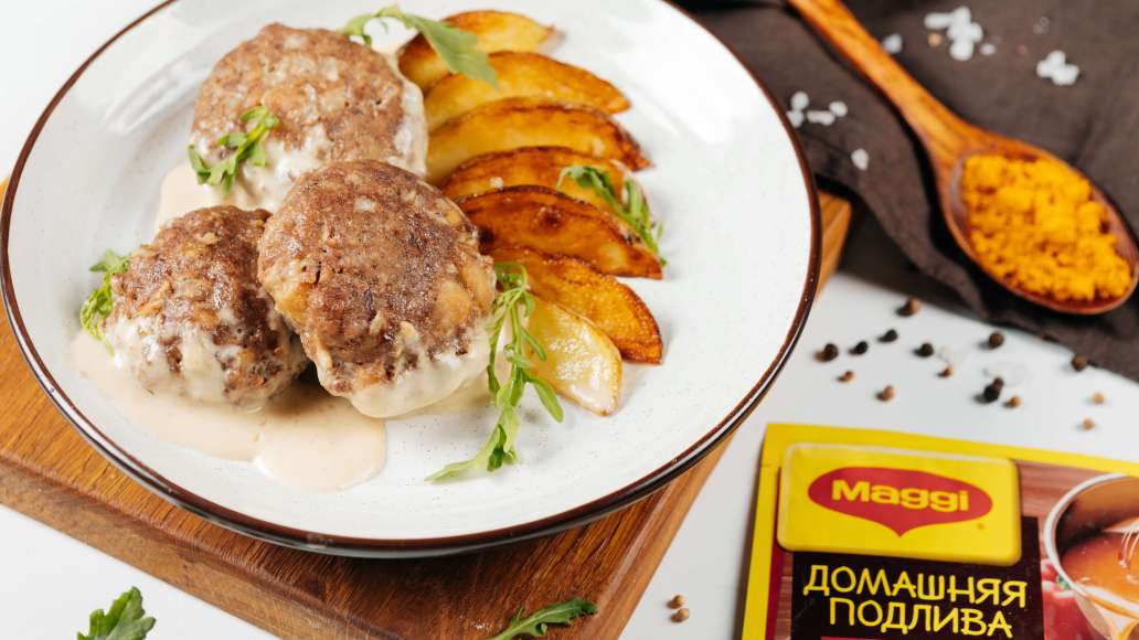 Говяжьи котлетки под соусом в духовке - рецепт приготовления с фото от Maggi.ru