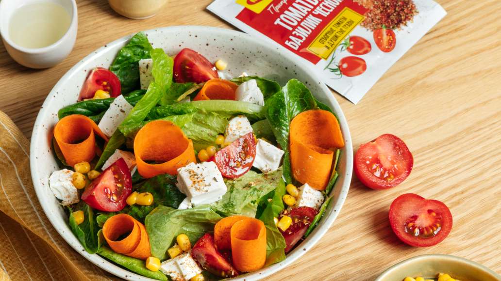 Овощной салат с брынзой и кукурузой - рецепт приготовления с фото от Maggi.ru