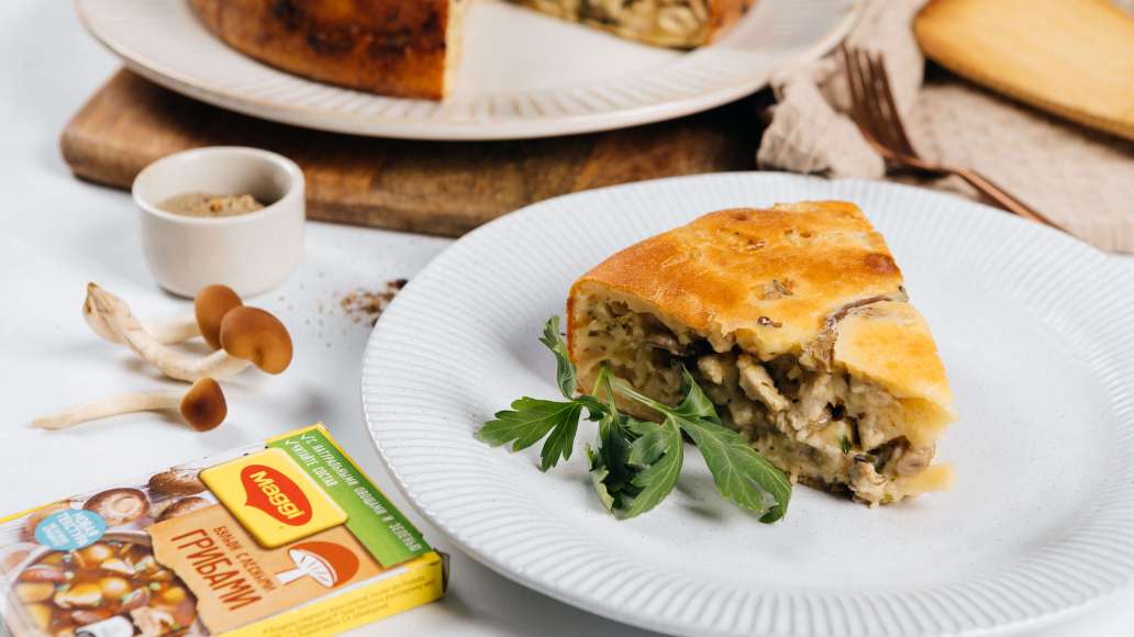 Заливной пирог с жареными опятами и курицей - рецепт с фото от Магги