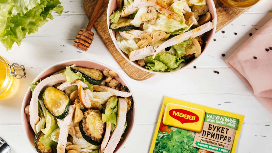 Салат из копчёной курицы и шампиньонами - рецепт от Магги