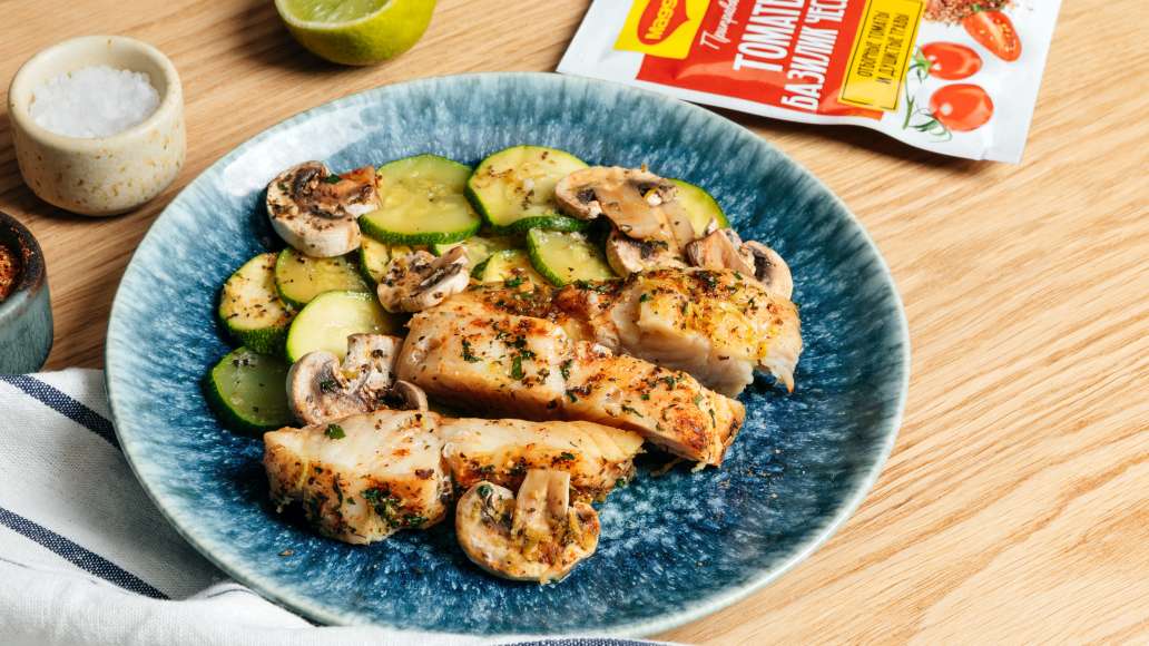 Хек запеченный с овощами - рецепт приготовления с фото от Maggi.ru