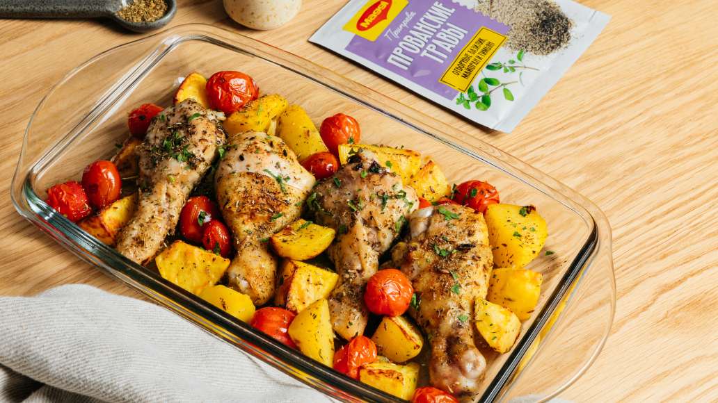 Куриные голени с картошкой и помидорами черри - рецепт приготовления с фото от Maggi.ru