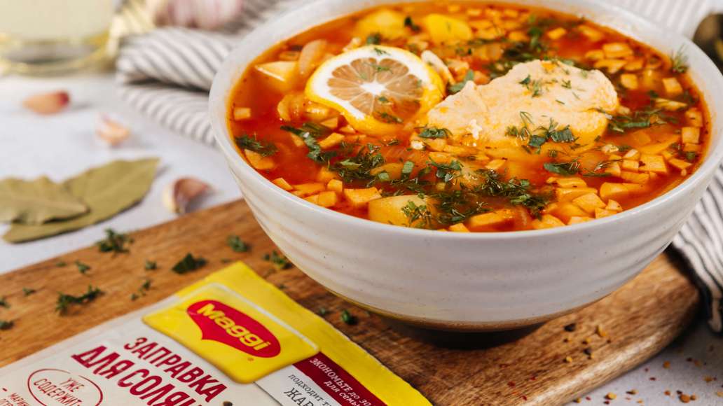 Душистая солянка на курином бульоне с мясным ассорти: рецепт с фото