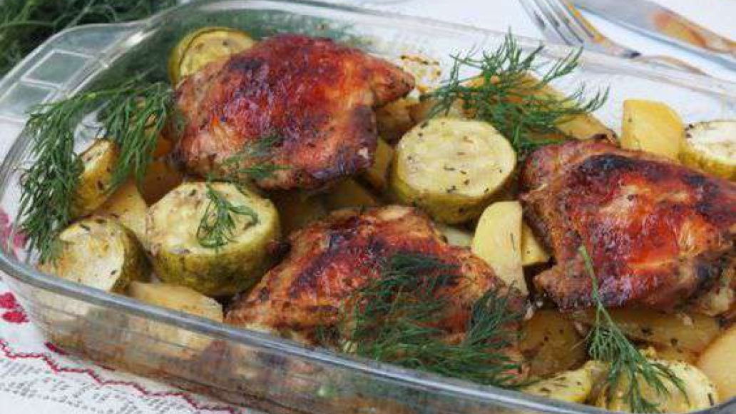 Курица, запеченная с кабачками и картофелем, пошаговый рецепт с фото