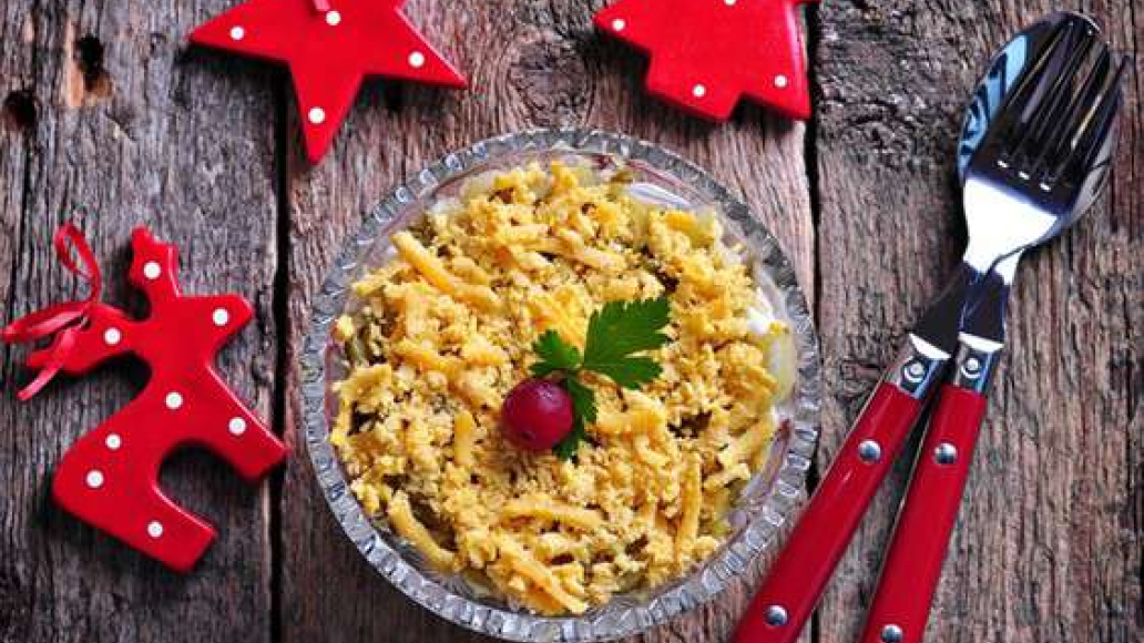 Салат мимоза со шпротами - рецепт приготовления с фото от Maggi.ru