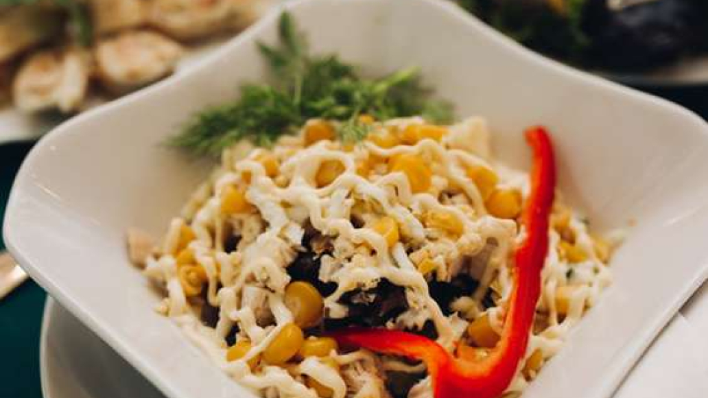 Салат с грибами и кукурузой - рецепт приготовления с фото от Maggi.ru