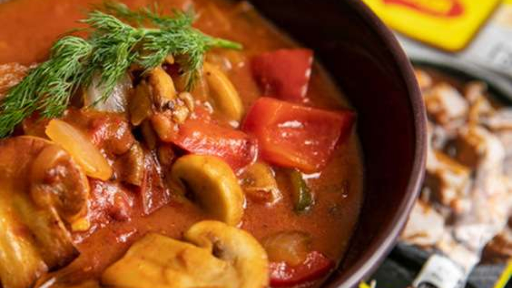 Гуляш из шампиньонов - рецепт приготовления с фото от Maggi.ru