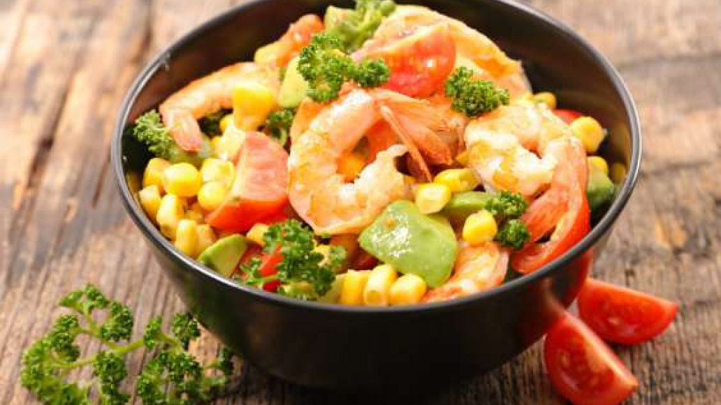 Салат с креветками, кукурузой и авокадо — рецепт приготовления с фото от Maggi.ru
