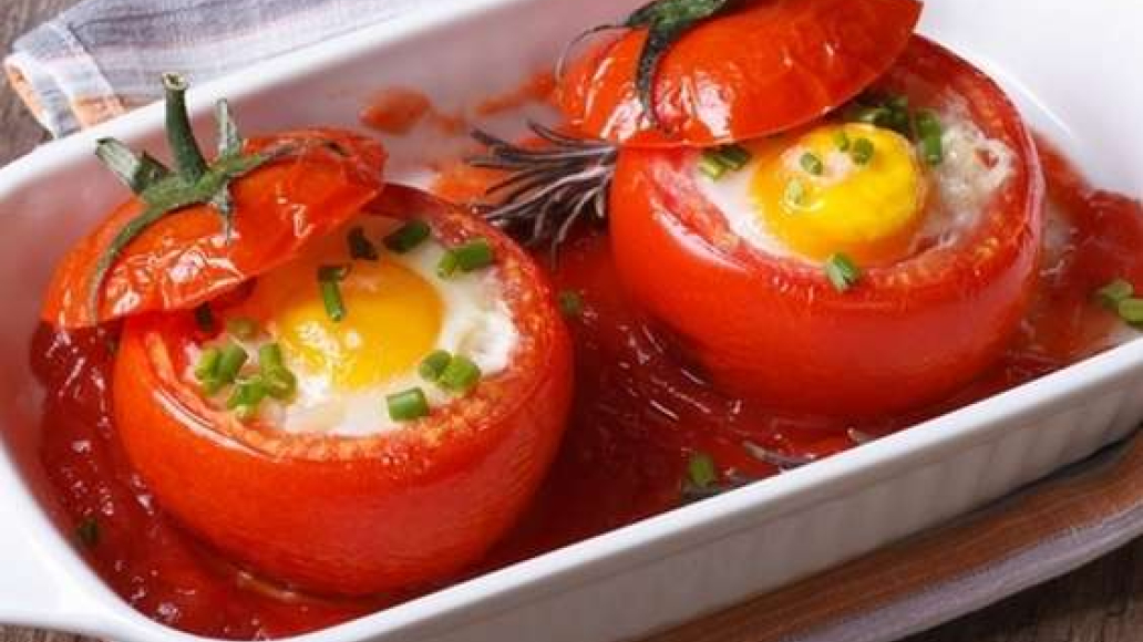 Яичница с ветчиной в томатах - рецепт приготовления с фото от Maggi.ru