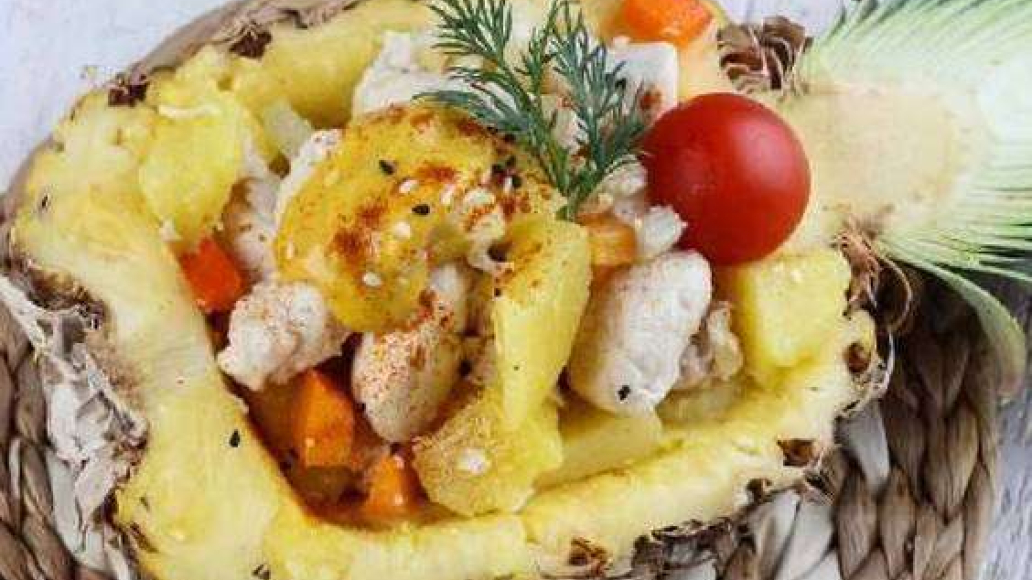 Салат-коктейль курица в ананасе — рецепт с фото от Maggi.ru