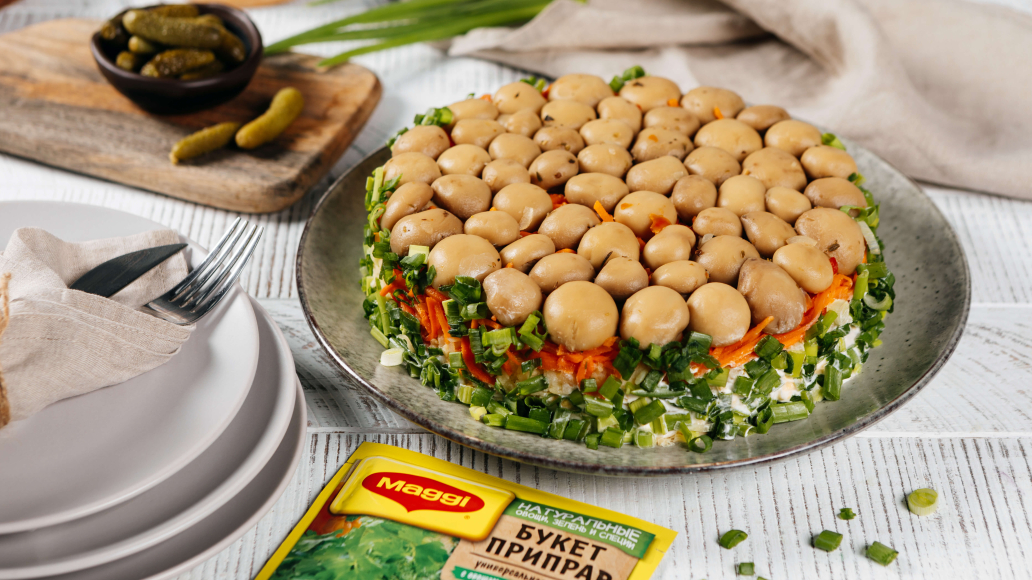 Салат "грибная поляна" с корейской морковью, шампиньонами и курицей - рецепт приготовления с фото от Maggi.ru