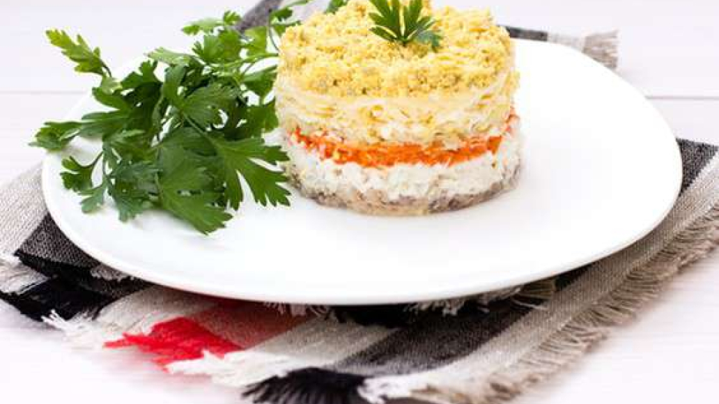 Салат «Мимоза» — классический рецепт с консервами и рисом | maggi.ru