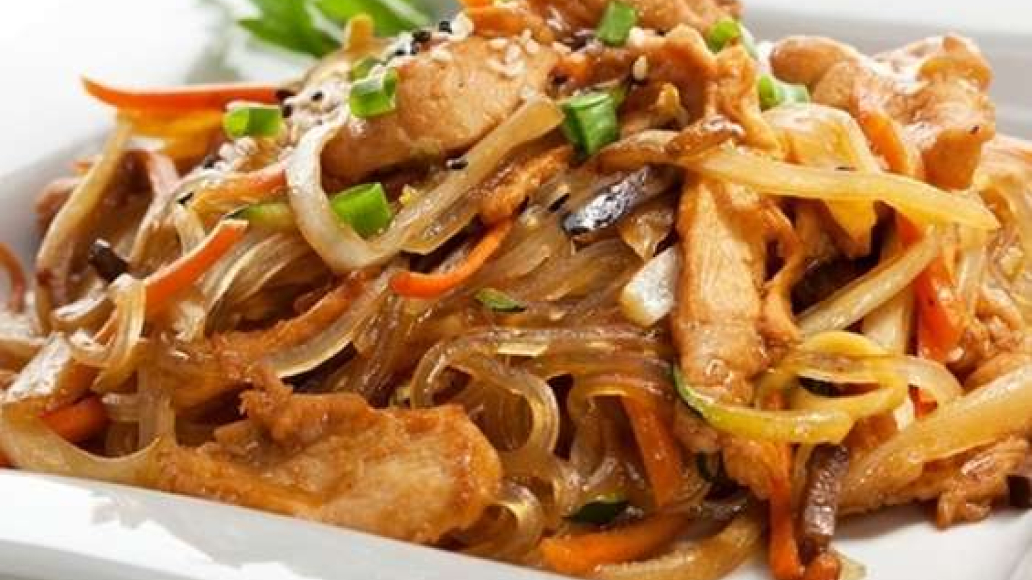 Лапша с курицей и овощами - рецепт приготовления с фото от Maggi.ru