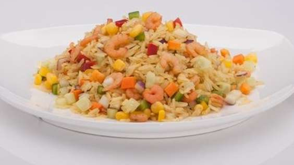 Теплый салат из креветок с рисом - рецепт приготовления с фото от Maggi.ru