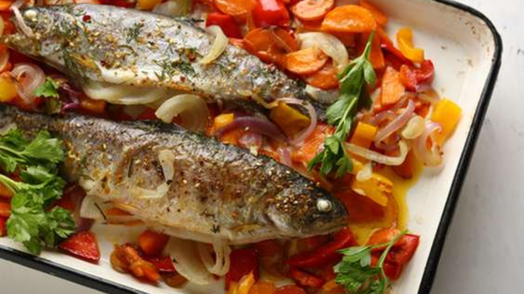 Красная рыба с овощами в духовке - пошаговый рецепт с фото от экспертов Maggi