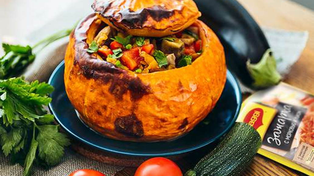 Тыква, фаршированная курицей и сезонными овощами — рецепт с фото