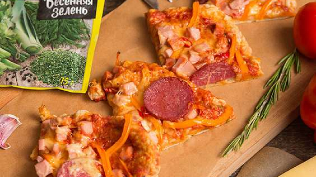 Пицца на сковороде с колбасой и острым перцем, пошаговый рецепт с фото