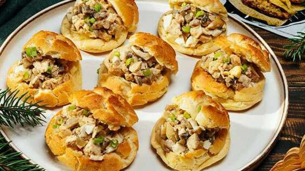 Сочные профитроли с курицей, яйцом и грибами, пошаговый рецепт с фото