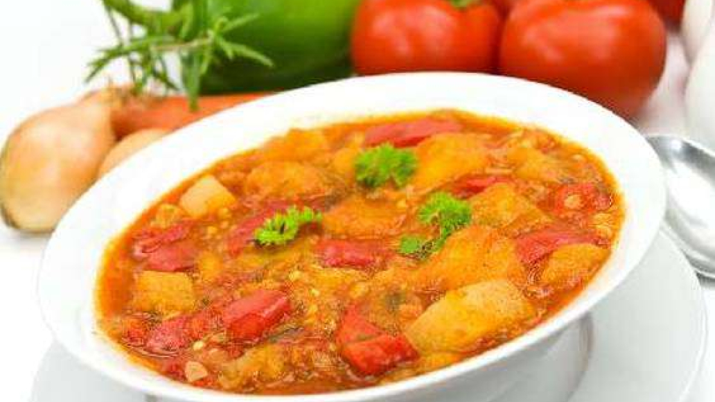 Гуляш из курицы - рецепт приготовления с фото от Maggi.ru