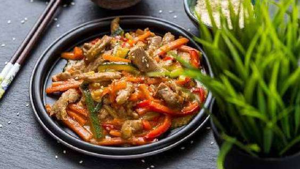 Свинина с овощами по-китайски - рецепт с фото от Maggi.ru