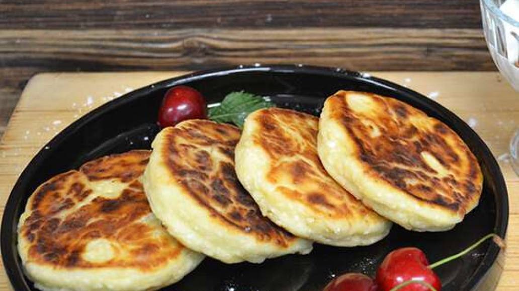 Утренние сырники со сметаной и ягодами- пошагово с фото от Maggi.ru
