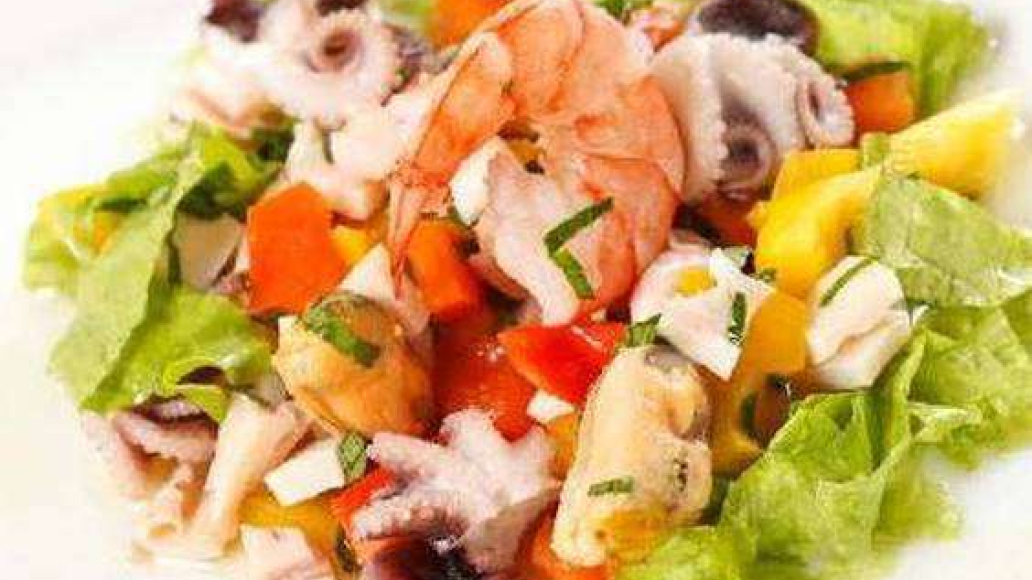 Салат с морепродуктами - рецепт приготовления с фото от Maggi.ru