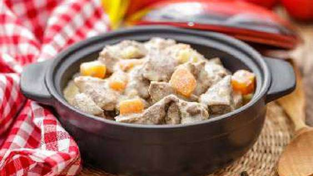 Нежная говядина в сметане с овощами - рецепт приготовления с фото от Maggi.ru
