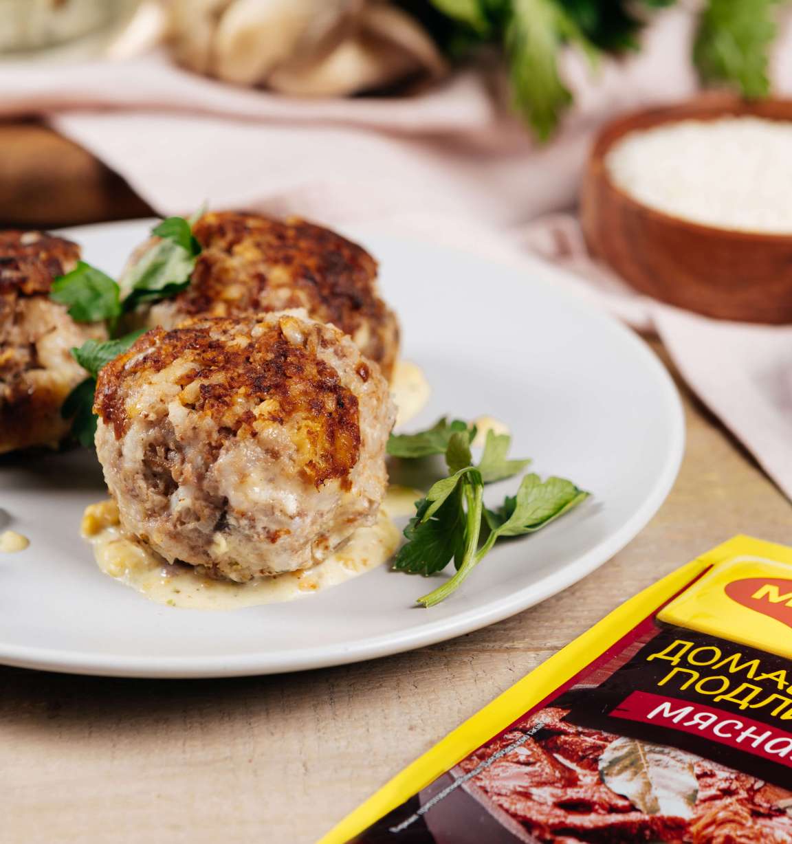 Аппетитные мясные тефтели с фетой, рисом и вешенками: рецепт с фото