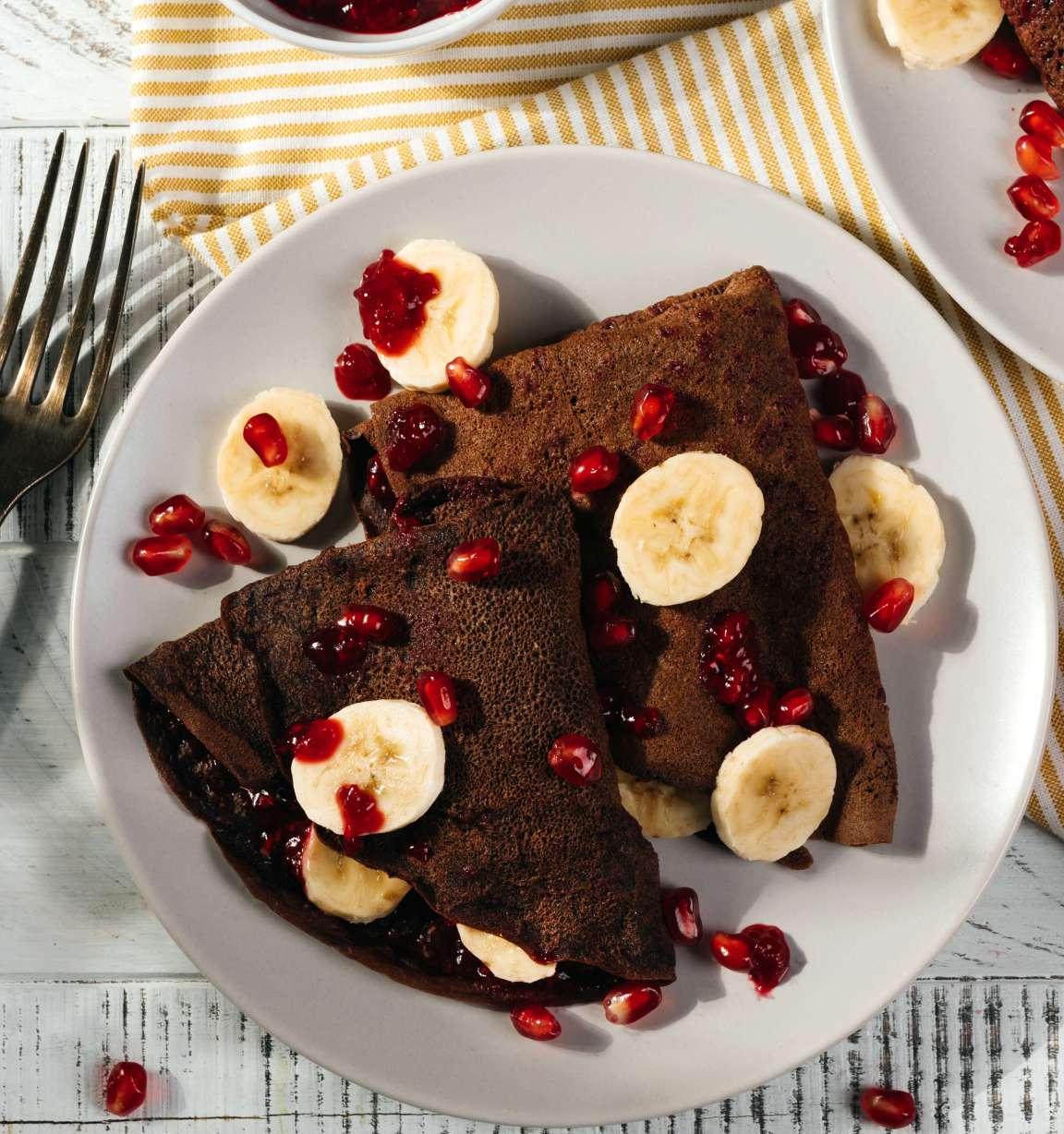 Постные шоколадные блины с бананами и гранатом - рецепт приготовления с фото от Maggi.ru