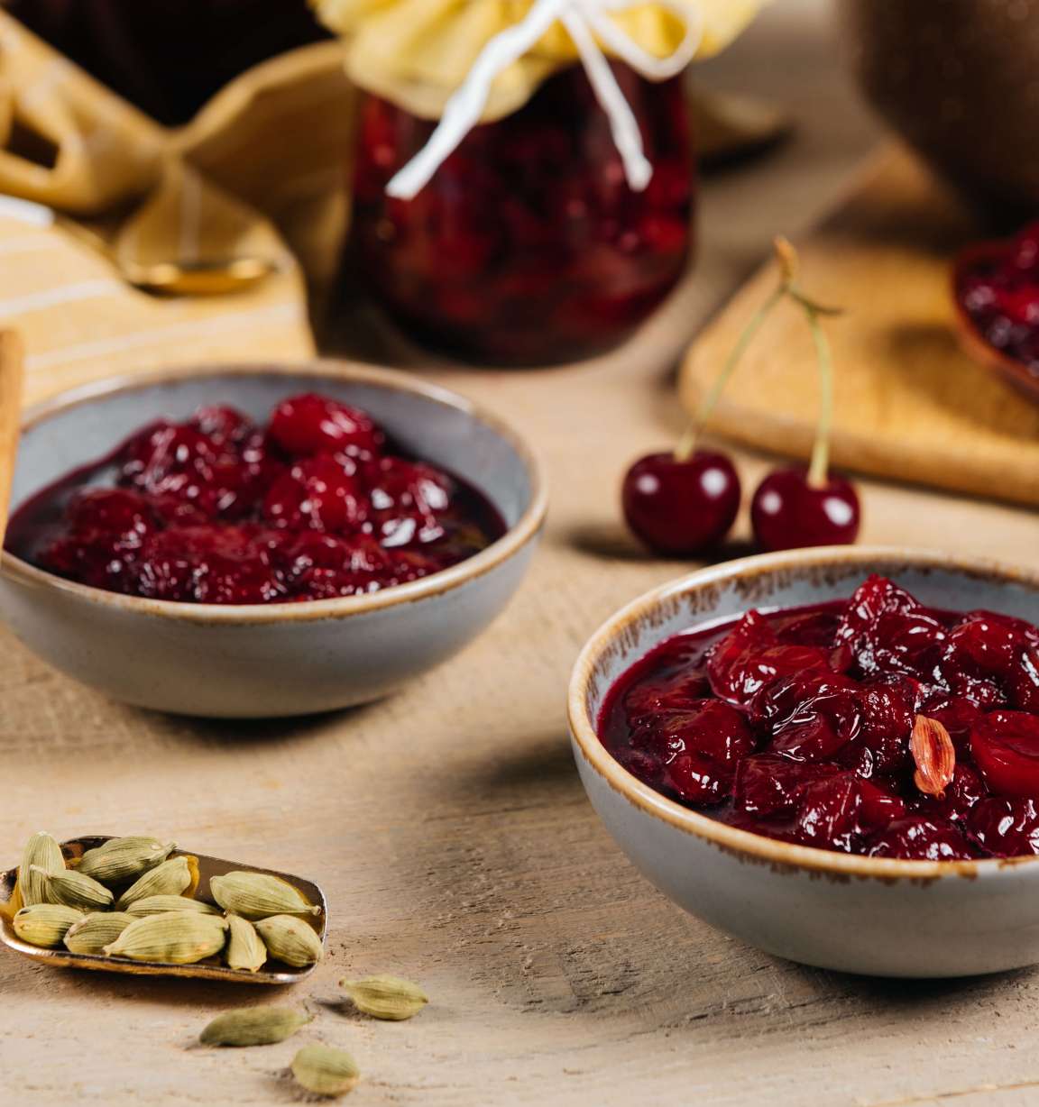 Пряное варенье из вишни с кардамоном и корицей, рецепт с фото