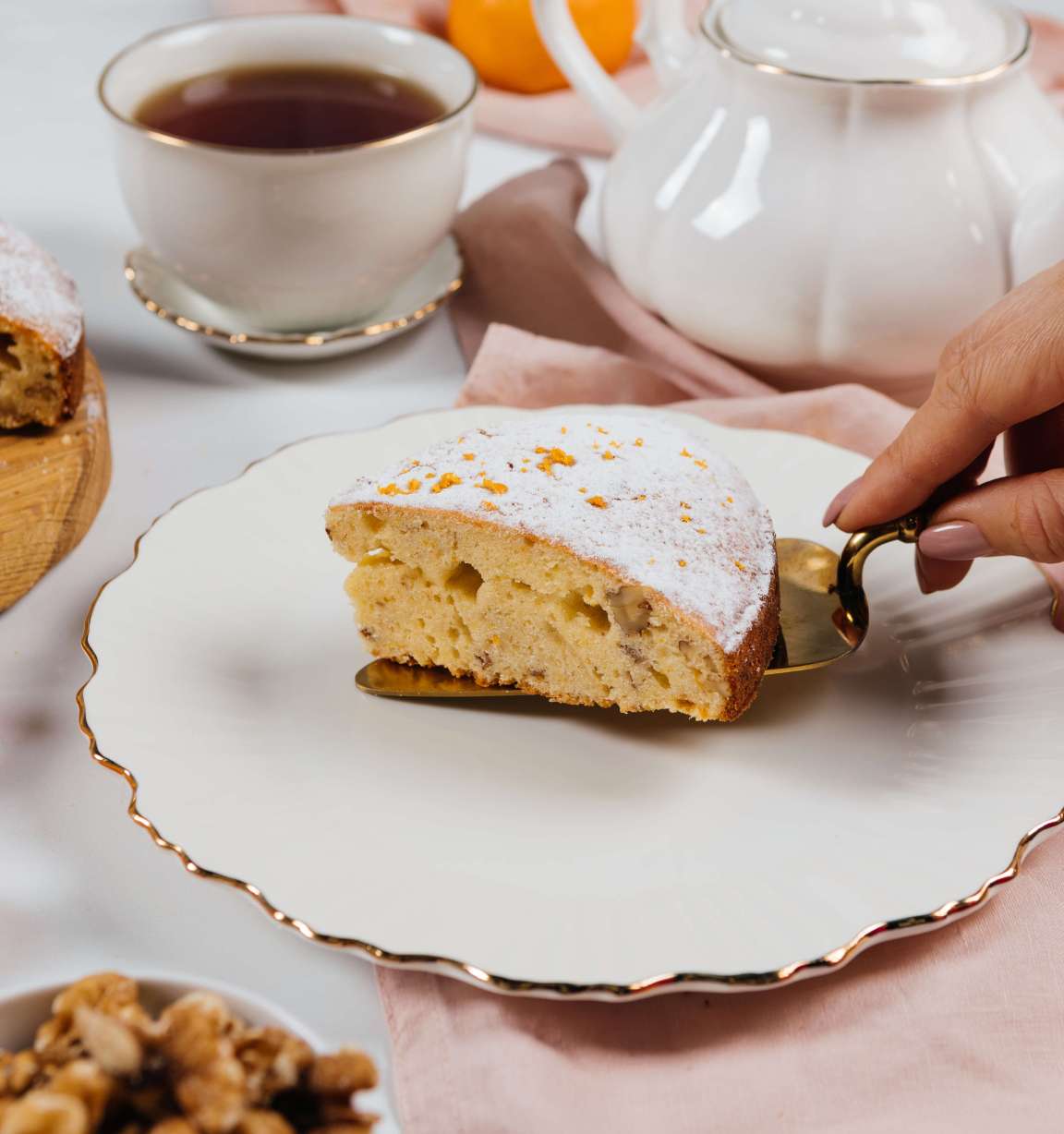 Простой кекс с грецкими орехами на мандариновом соке: рецепт с фото
