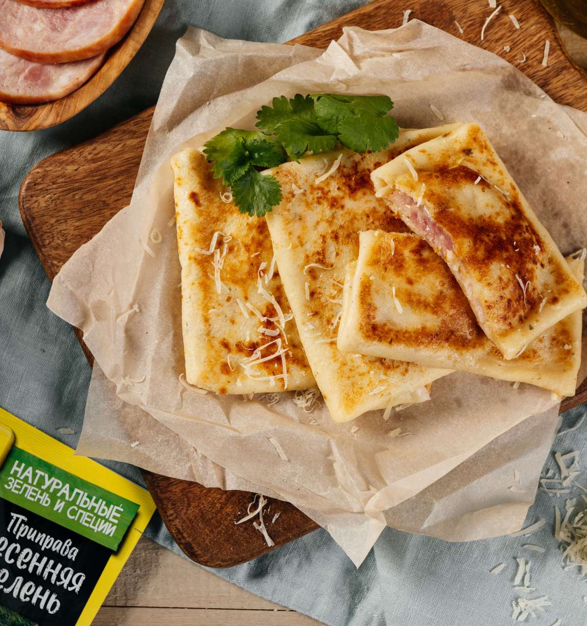 Блины для завтрака на молоке с сыром и ветчиной, рецепт с фото