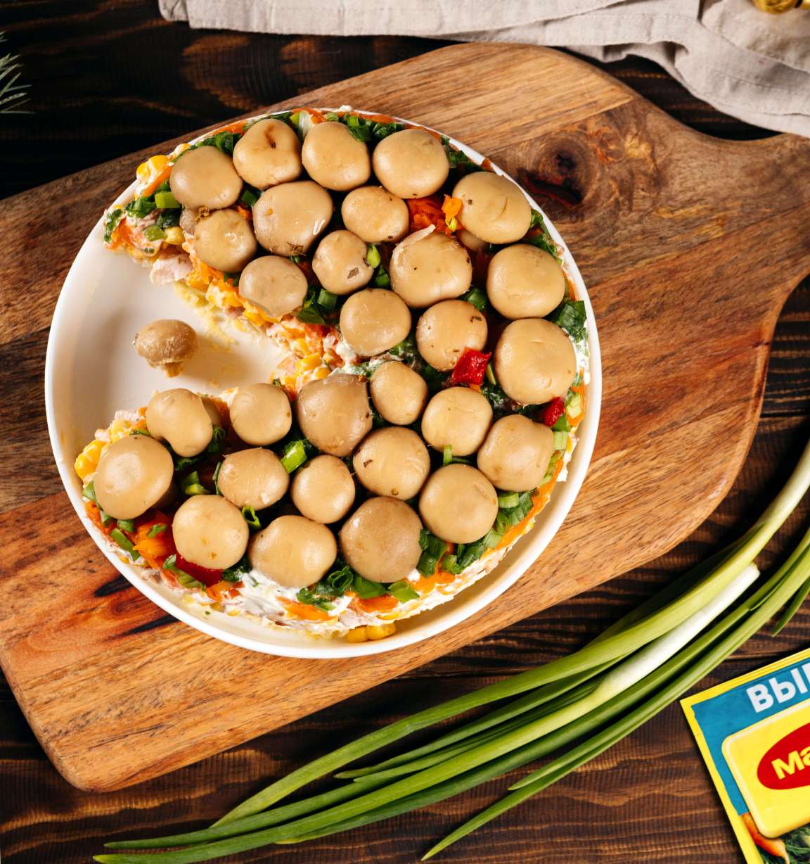 Салат "грибная поляна" с куриным филе и консервированной кукурузой - рецепт приготовления с фото от Maggi.ru