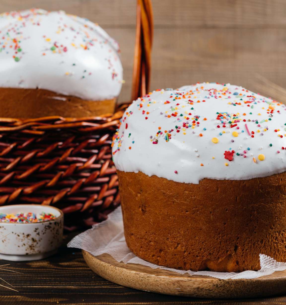 Пасхальный венский кулич с изюмом, цукатами и орехами: рецепт с фото