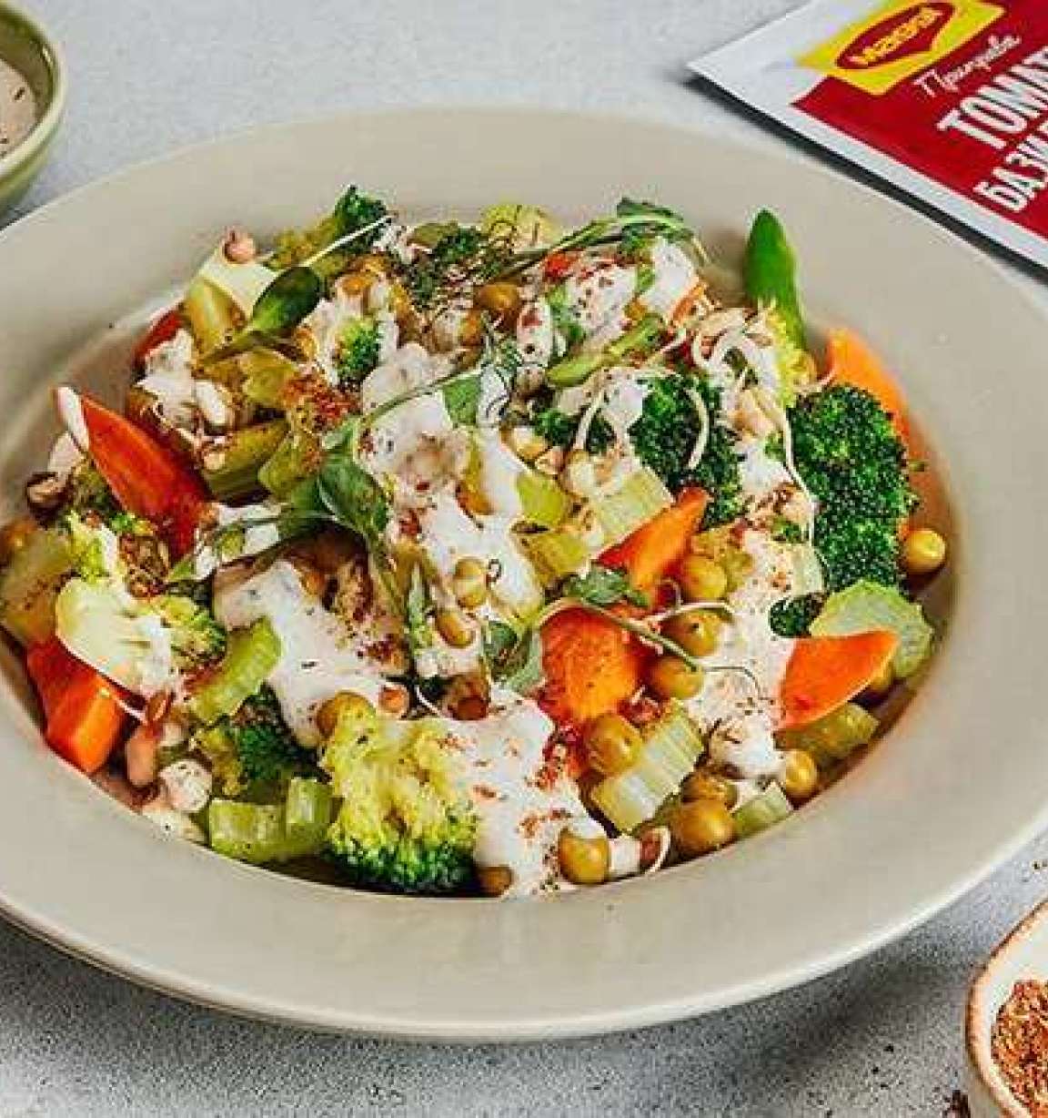 Овощной салат с соусом из трав - рецепт приготовления с фото от Maggi.ru